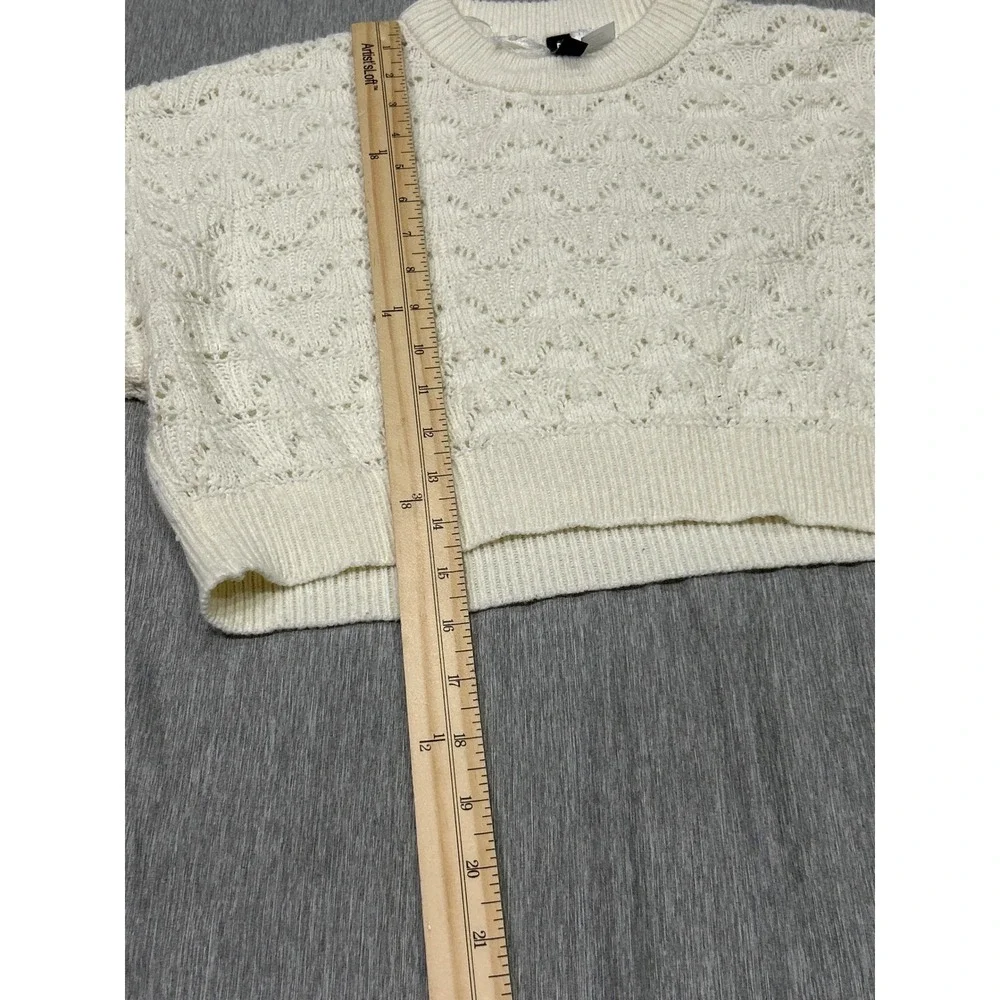 Divided‎ H M Cream Crochet Knit Cropped Sweater Size XS